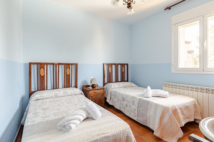 Dos camas individuales de la habitación A
