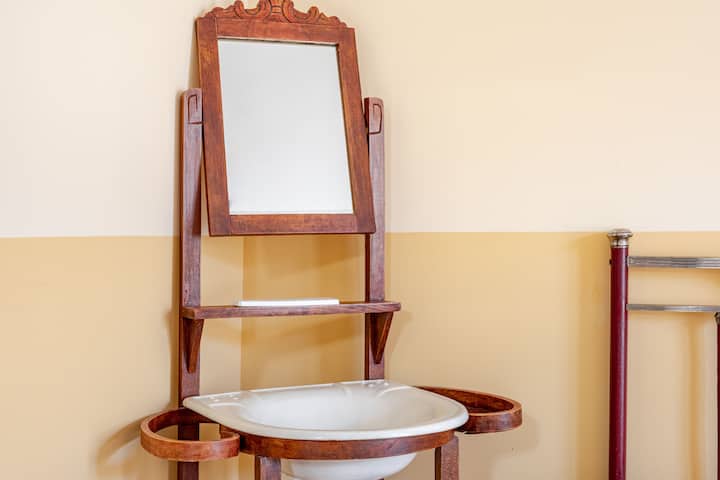 Zona de tocador con espejo